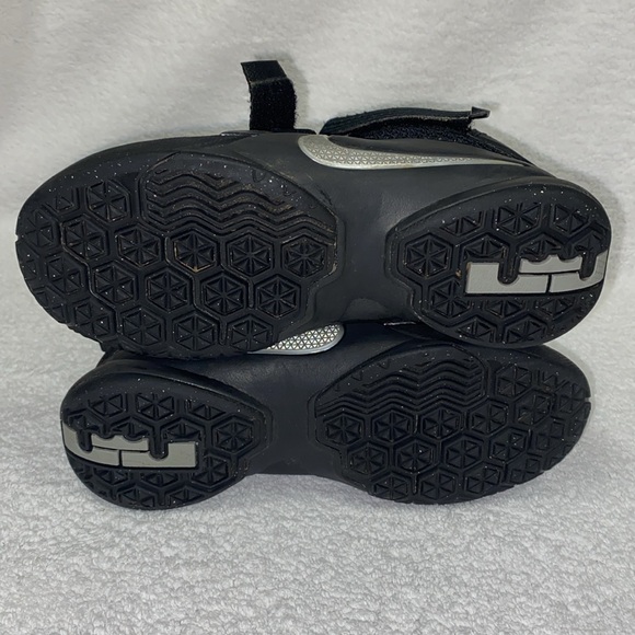 Nike Zoom LeBron James Solider 9 Black Basketball Shoes 776472-001 boys size 1 - Picture 7 of 8